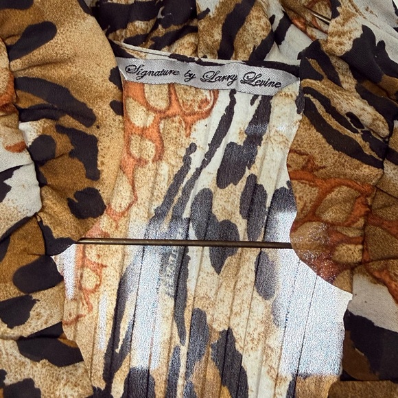 Signature by Larry Levine Animal Print Button-Down Top in Brown, Black and Cream - Picture 5 of 7
